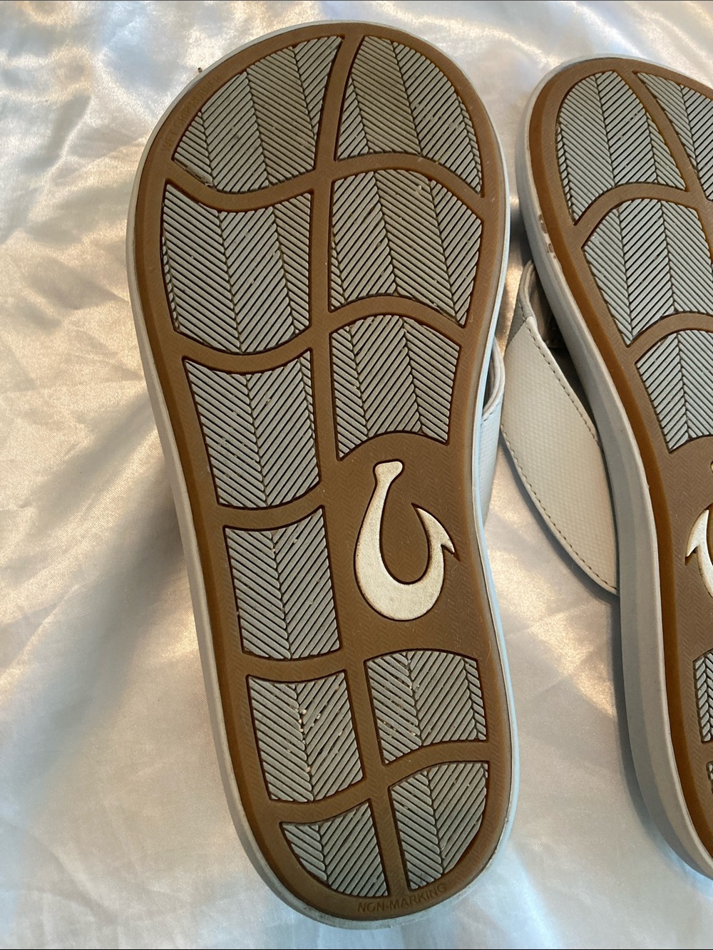 OluKai Sandals in Light Beige - Picture 6 of 8